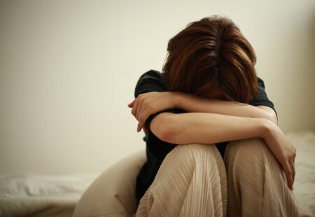 介護職に「うつ病」は多い？「うつ」の原因と対処法を紹介。辛い気持ちを和らげるには