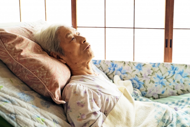 転倒をきっかけに寝たきりになった高齢者