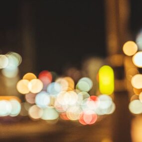 【眼科医執筆】高齢者が見えにくい色とは？転倒を防ぐ配色対策と観察のコツ