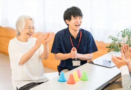 高齢者のレクリエーションおすすめテーブルゲーム15選｜介護現場で盛り上がるレクリエーションを紹介