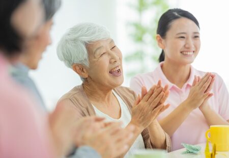 【保存版】高齢者レクリエーションにおすすめの室内ゲーム40選！座ってできる簡単アイデア集