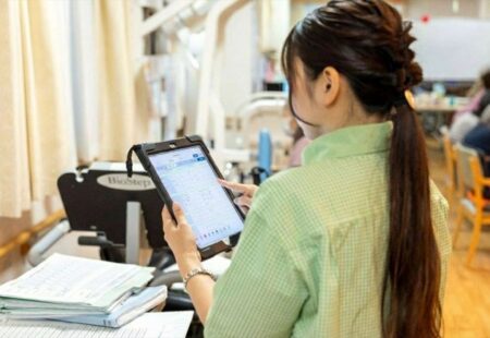 介護DX推進の舞台裏|デジタル人材に求めるのは「技術」より「意欲」【ケアサポート】