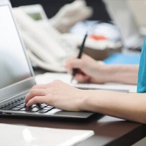 介護保険請求の返戻とは？理由や一覧表の見方、再請求の方法を解説