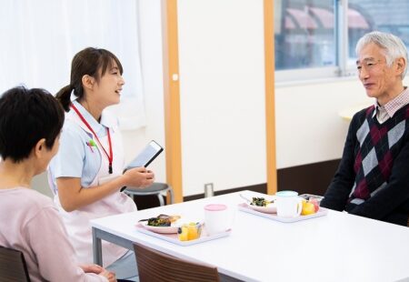 わかりやすい介護記録の例文集！場面別の書き方とNG表現を解説