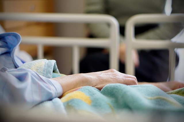 体が不自由な高齢者